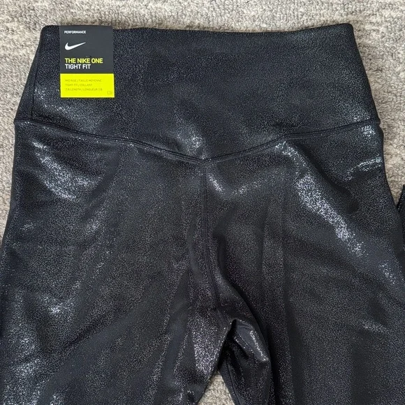 NWT Women’s Nike Tight Fit Mid-rise 7/8 Length Black and Silver Sparkle Leggings - Picture 5 of 7